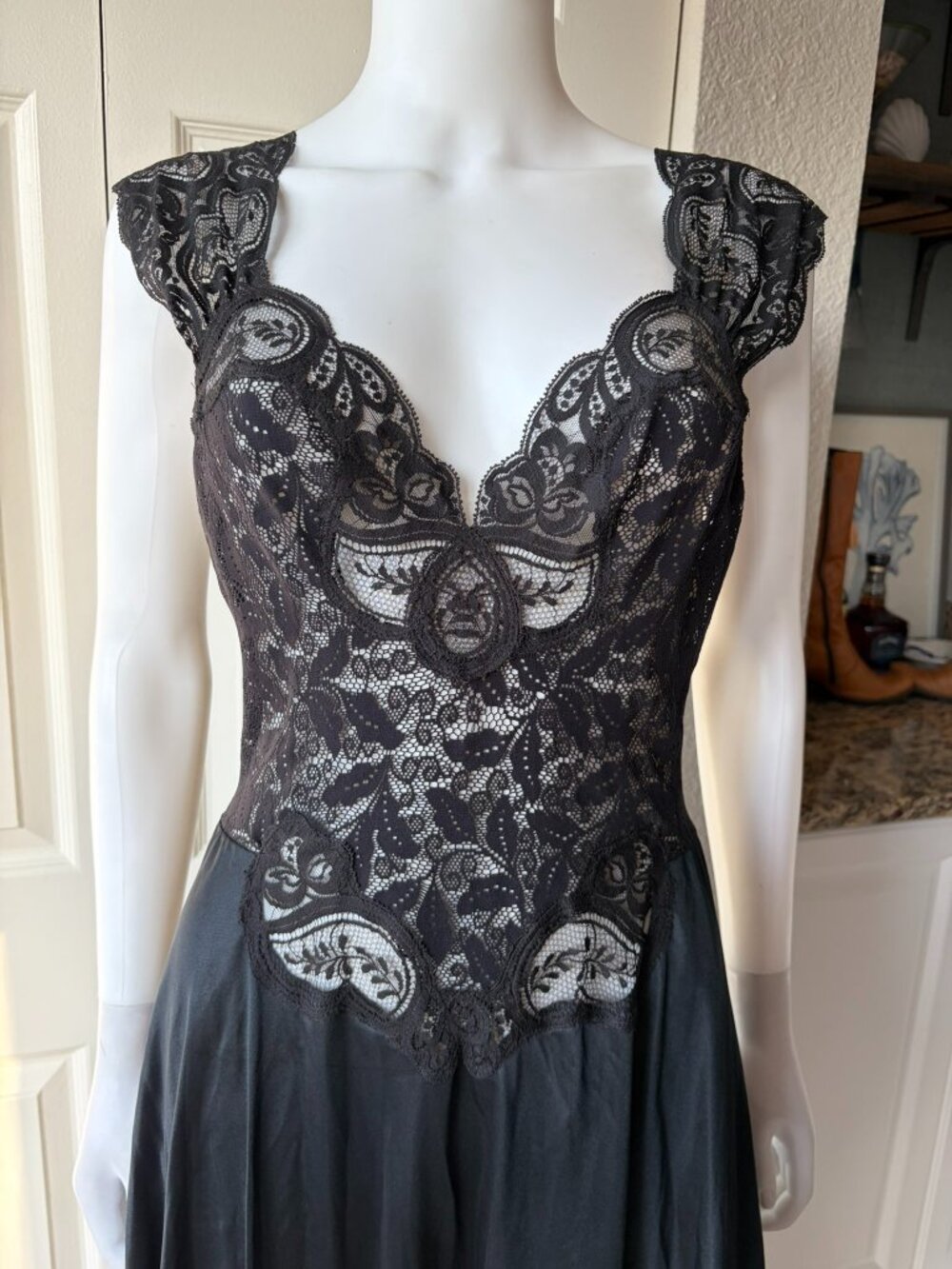 Vintage Olga Size Large Black 100% Nylon Lace Nightgown Style 91460